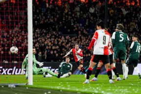 费耶诺德国际比赛日再遭质疑，志在国王杯名次提升，话题不断，轮换策略成焦点的简单介绍-皇冠APP下载